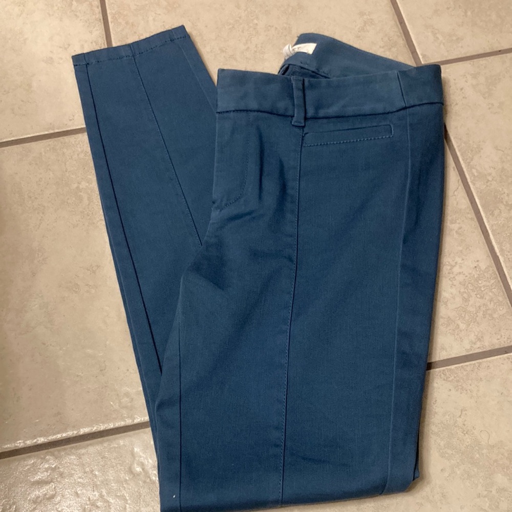 NWT LOFT brand skinny pants, size 0P.